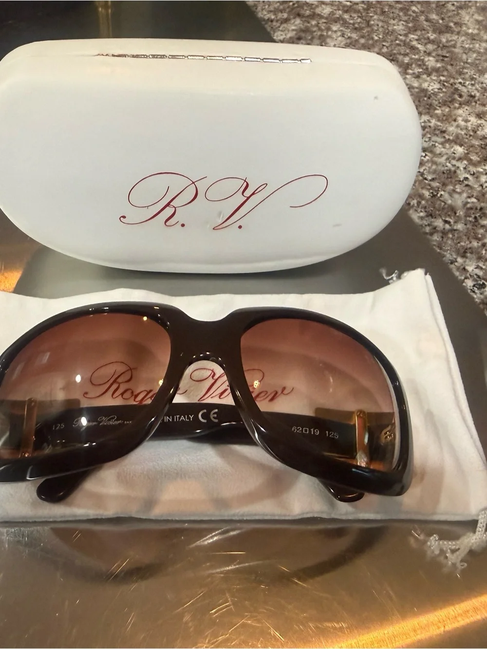 Elegant Black and Gold Women's Sunglasses - Designer Style